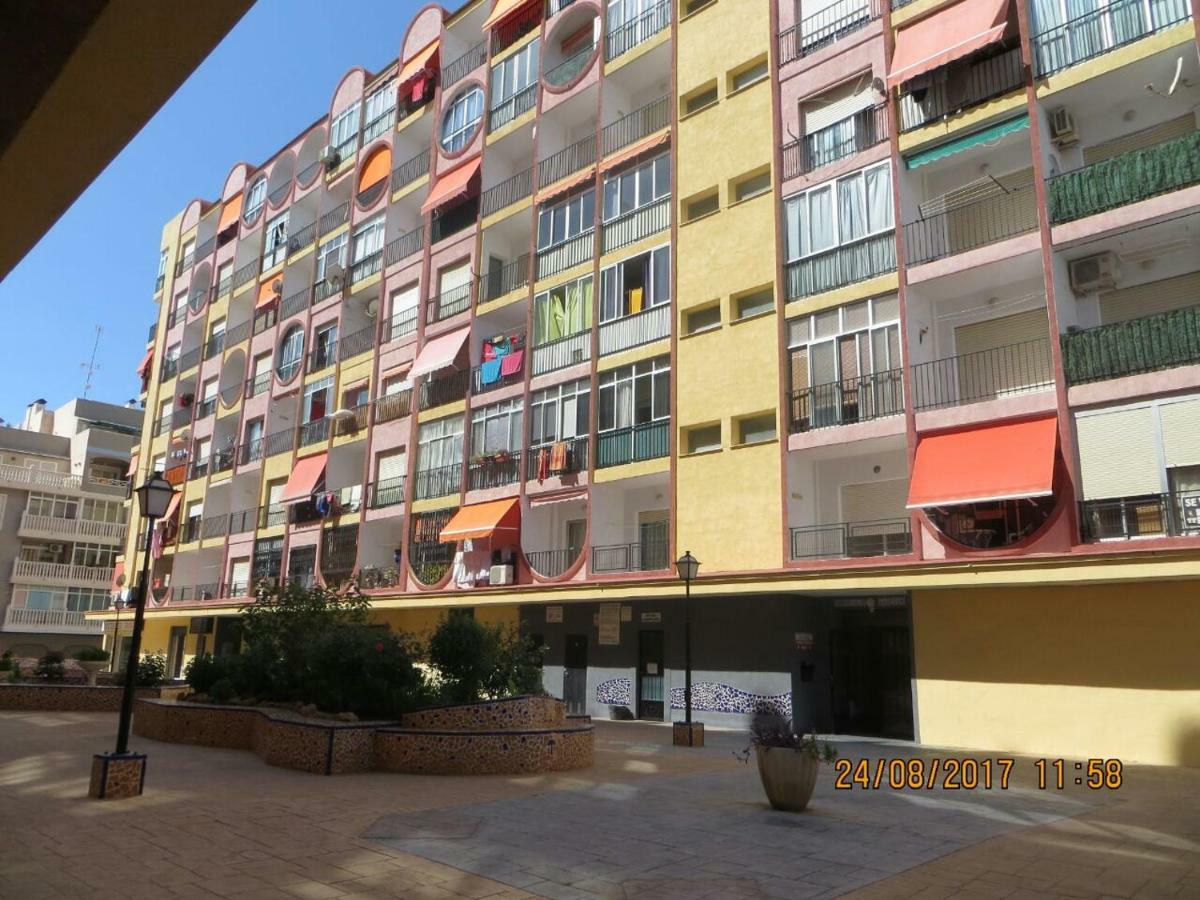 Cosy Studio Apartment In Torrevieja Exterior photo